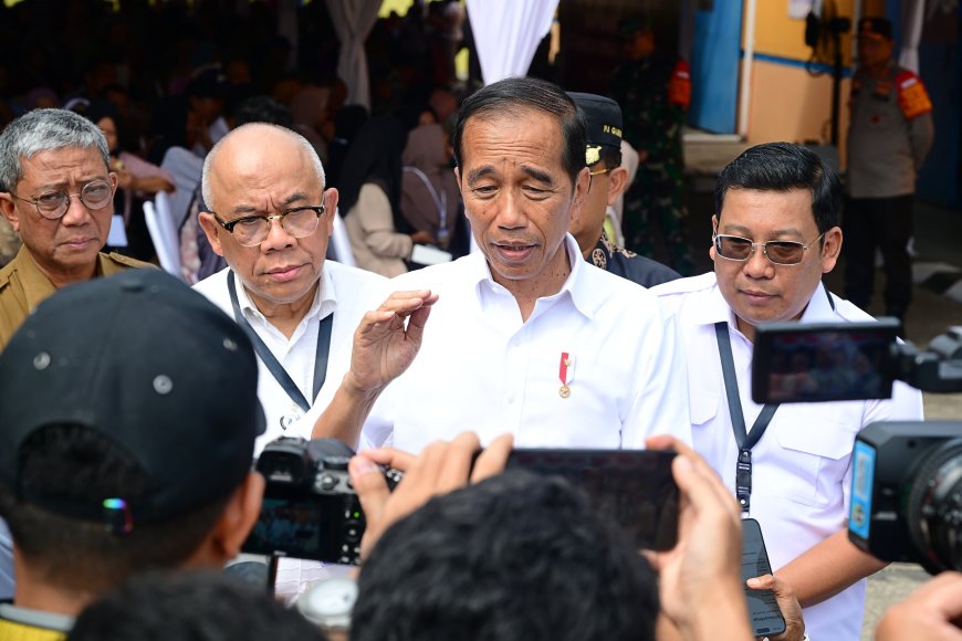 Diminta Tunjukkan Ijazah Asli, Jokowi: Tertawa, Nanti Saja di Pengadilan
