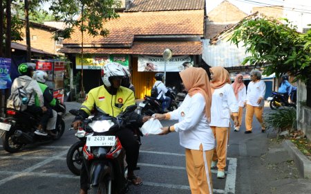 DWP Diskomdigi Jateng Tebar Kepedulian, Bagikan Makanan untuk Ojol hingga Kuli Bangunan